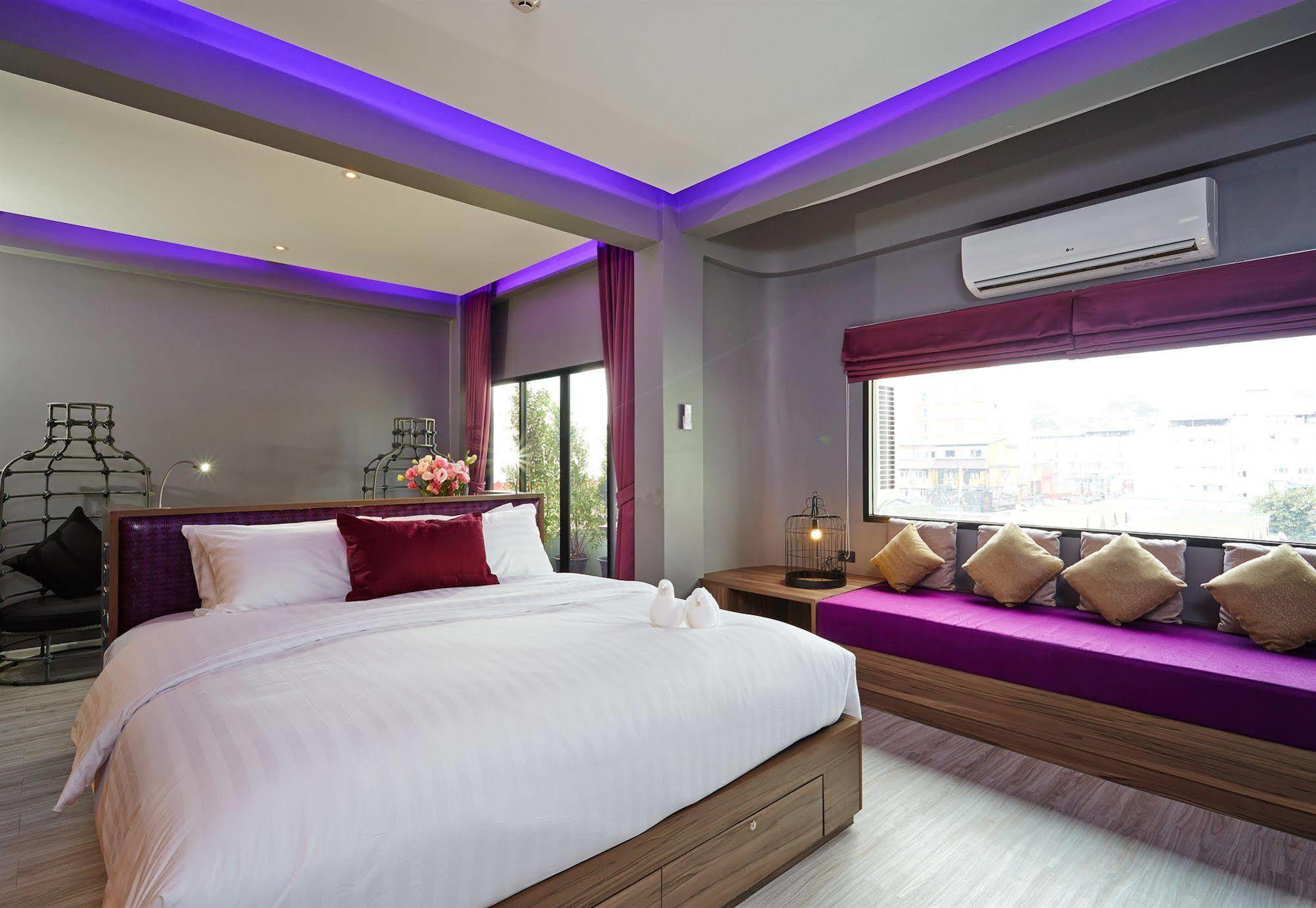 The Weekend Pattaya Hotel Exterior photo